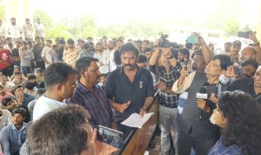 लाठीचार्ज के विरोध में करणीसेना परिवार ने कलेक्टोरेट परिसर में किया प्रदर्शन