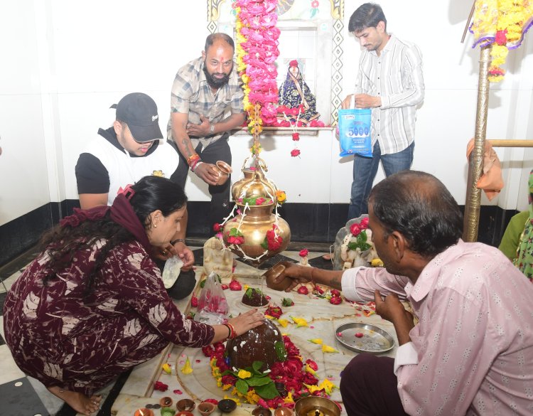 पवित्र माह सावन शुरू होते ही शिव मंदिरों में बढ़ने लगे श्रद्धालु, गूंज रहा हर-हर महादेव