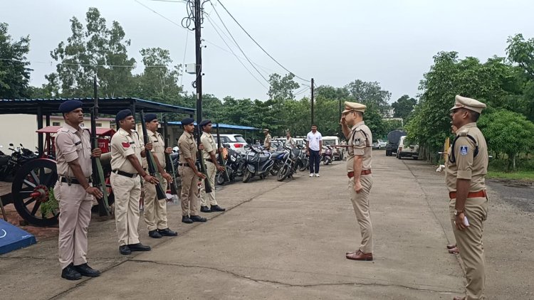 उत्कृष्ट टर्न आउट वाले पुलिस कर्मचारियों को किया पुरस्कृत