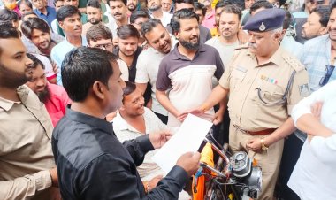 करणीसेना प्रमूख जीवन सिंह पर एफआईआर दर्ज नहीं हो, इसलिए बिजली उपभोक्ता मैदान में आए