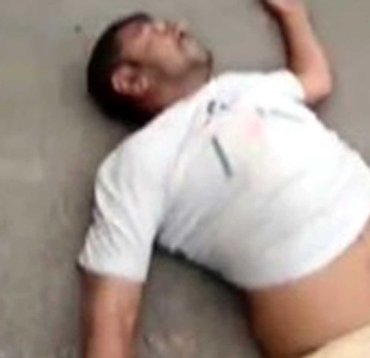 ट्रक ने ऐसी टक्कर मारी कि ट्रैक्टर दूसरी रोड पर चला गया, चालक गंभीर घायल