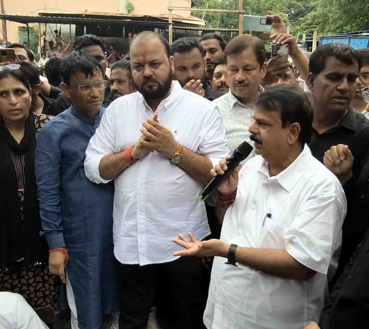 जावरा में स्मार्ट मीटर के खिलाफ लामबंद हुए उपभोक्ता, बिजली कंपनी कार्यालय का घेराव