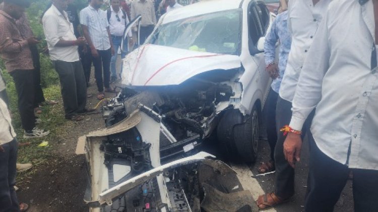 जावरा-उज्जैन रोड पर राजाखेड़ी के पास बस और कार की जोरदार भिड़ंत, दो गंभीर घायल