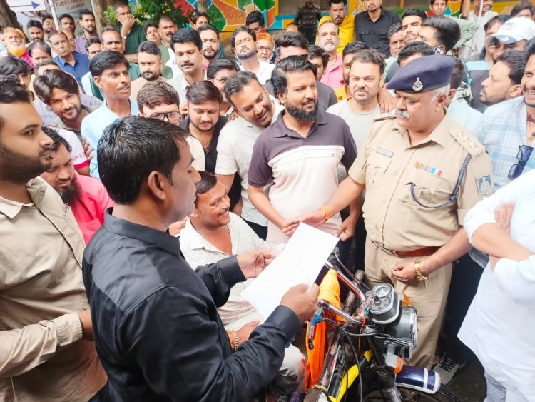 करणीसेना प्रमूख जीवन सिंह पर एफआईआर दर्ज नहीं हो, इसलिए बिजली उपभोक्ता मैदान में आए