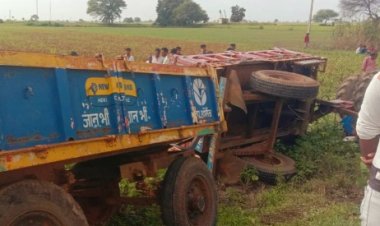 पिपलौदा-सुखेड़ा रोड पर ट्रैक्टर-ट्रॉली पलटी, नोलखा निवासी ड्राइवर की मौत