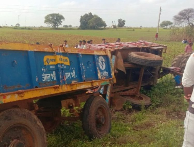 पिपलौदा-सुखेड़ा रोड पर ट्रैक्टर-ट्रॉली पलटी, नोलखा निवासी ड्राइवर की मौत