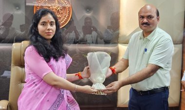 रतलाम श्री कालिका माता मंदिर में दर्शन के बाद नवागत कलेक्टर सुश्री मिशा सिंह ने संभाला कार्यभार