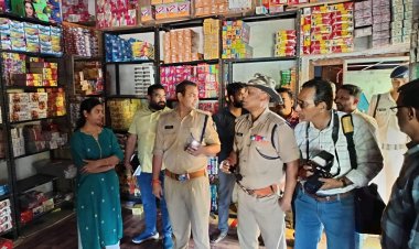 एएसपी व एडीएम ने रतलाम के पटाखा गोदाम व बाजार का किया निरीक्षण, सुरक्षा सुनिश्चित करने के निर्देश