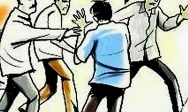 ये क्या... कम पेट्रोल भरने की शिकायत की तो पुलिसकर्मी और उनके बेटे को ही पीट दिया