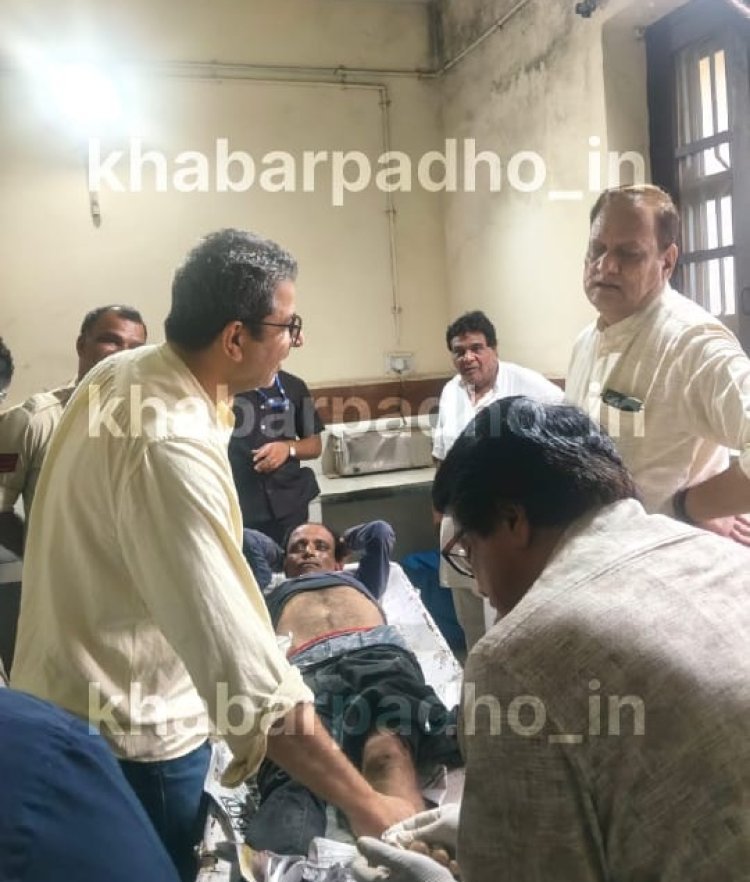 रोड पर घायल पड़े व्यक्ति को विधायक डॉ. पांडेय ने अपने वाहन में अस्पताल पहुंचाया